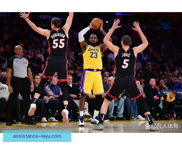 詹姆斯领衔湖人逆转勇士重燃西部季后赛争夺希望关键战全场沸腾夜