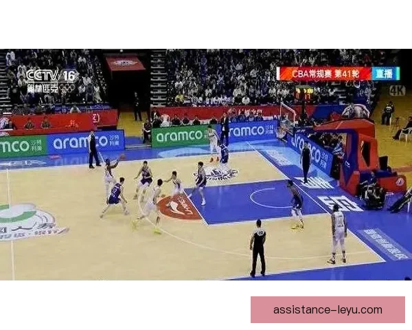 季后赛争夺进入白热化多支强队逆转取胜引发球迷热议新格局初现